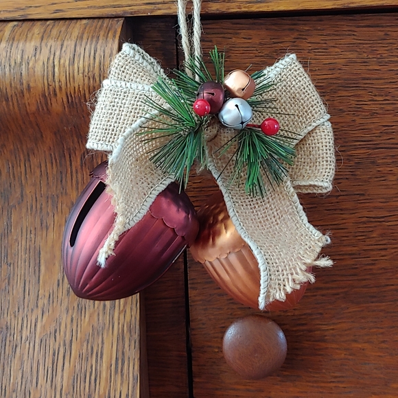 Holiday Acorn Bell - Picture 6 of 7